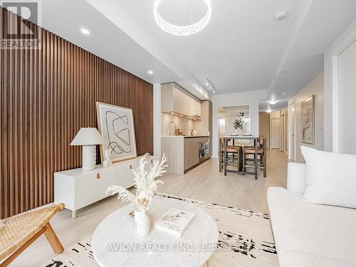 505 - 47 Mutual Street, Toronto, ON - Indoor Photo Showing Living Room