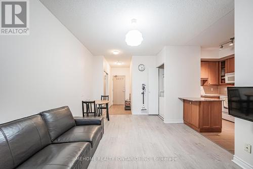 1501 - 60 Byng Avenue, Toronto, ON - Indoor Photo Showing Living Room