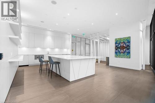 3883 Quartz Road Unit# 614, Mississauga, ON - Indoor Photo Showing Kitchen With Upgraded Kitchen