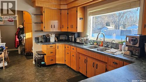 1004 9Th Street, Humboldt, SK - Indoor Photo Showing Kitchen With Double Sink
