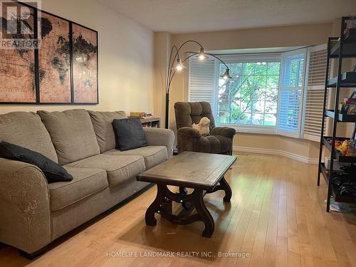 61 Mary Elizabeth Crescent, Markham, ON - Indoor Photo Showing Living Room