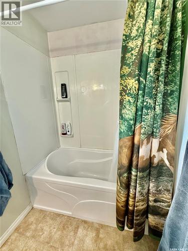 103 2Nd Avenue W, Paynton, SK - Indoor Photo Showing Bathroom