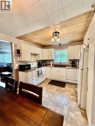 103 2Nd Avenue W, Paynton, SK - Indoor Photo Showing Kitchen