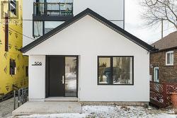 MAIN FLOOR - 506 SCARBOROUGH ROAD  Toronto, ON M4E 3N2