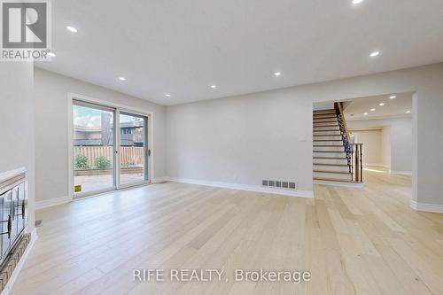 8 Elliotwood Court, Toronto, ON - Indoor Photo Showing Other Room