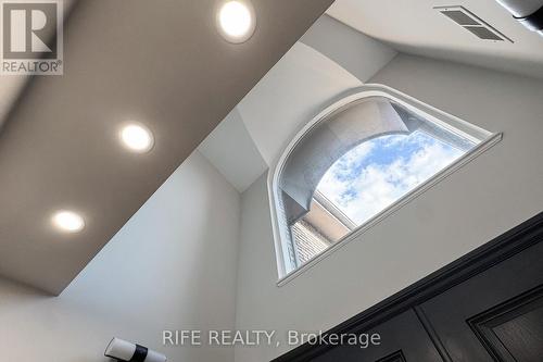 8 Elliotwood Court, Toronto, ON - Indoor Photo Showing Other Room