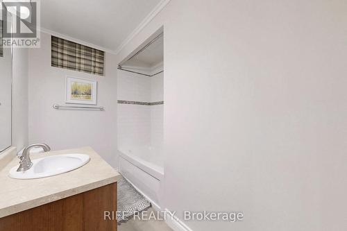8 Elliotwood Court, Toronto, ON - Indoor Photo Showing Bathroom