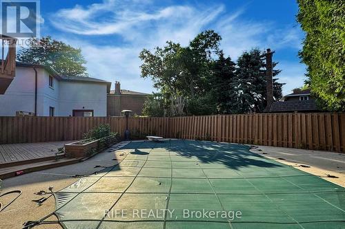 8 Elliotwood Court, Toronto, ON - Outdoor