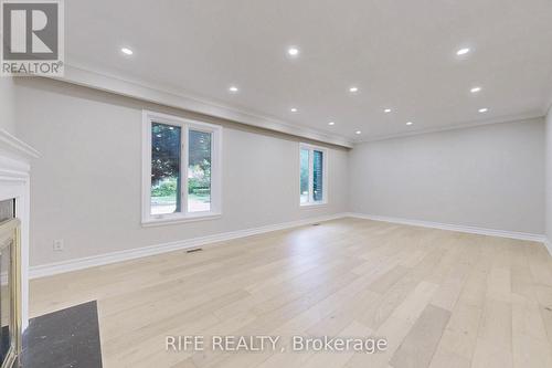 8 Elliotwood Court, Toronto, ON - Indoor Photo Showing Other Room