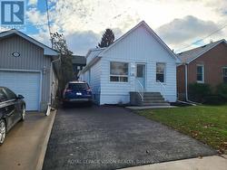 157 COLLEGE AVENUE  Oshawa, ON L1J 1R3