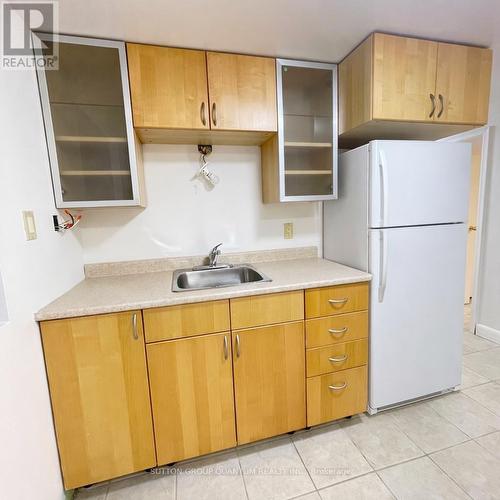 46 Woodlawn Avenue, Mississauga, ON - Indoor Photo Showing Kitchen