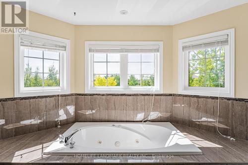 2481 Whistling Springs Crescent, Oakville, ON - Indoor Photo Showing Bathroom