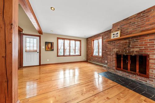 Living room - 30 Boul. Des Érables, Saint-Jean-Sur-Richelieu, QC - Indoor With Fireplace