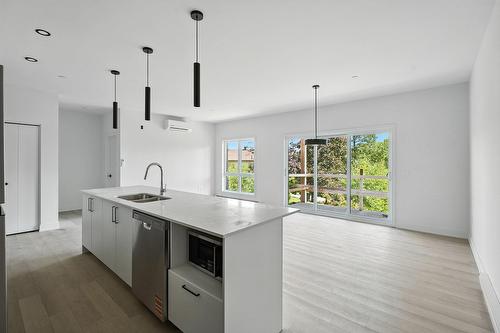 Cuisine - 204-312 Ch. Freeman, Gatineau (Hull), QC - Indoor Photo Showing Kitchen With Double Sink With Upgraded Kitchen