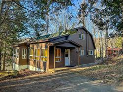 51 Ch. du Lac  Brownsburg-Chatham, QC J8G 2M1