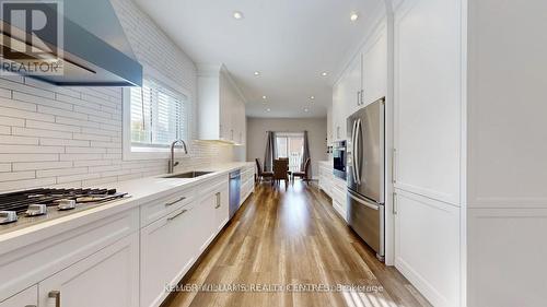 196 Marsellus Drive, Barrie, ON - Indoor Photo Showing Kitchen With Upgraded Kitchen