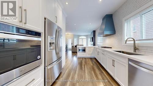 196 Marsellus Drive, Barrie, ON - Indoor Photo Showing Kitchen With Upgraded Kitchen