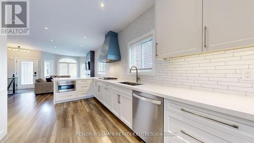 196 Marsellus Drive, Barrie, ON - Indoor Photo Showing Kitchen With Upgraded Kitchen