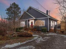 69 Sherwood Drive  Wolfville, NS B4P 2K5