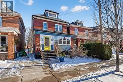 207 EDGEMONT Street S  Hamilton, ON L8K 2J1
