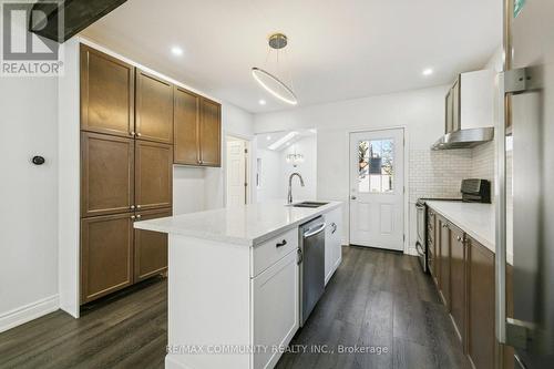 46 East 7Th Street, Hamilton, ON - Indoor Photo Showing Kitchen With Upgraded Kitchen