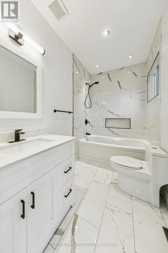 46 East 7Th Street, Hamilton, ON - Indoor Photo Showing Bathroom