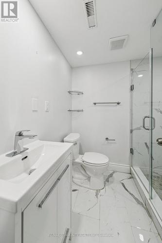 46 East 7Th Street, Hamilton, ON - Indoor Photo Showing Bathroom