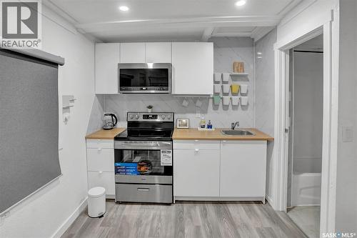 1668 Ottawa Street, Regina, SK - Indoor Photo Showing Kitchen