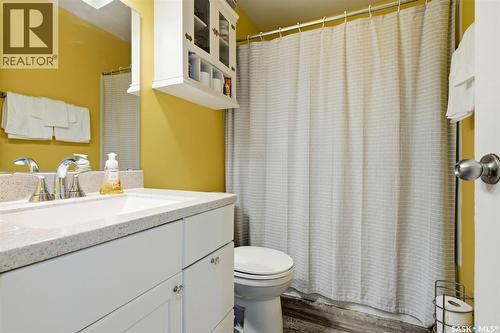 874 Callander Crescent N, Regina, SK - Indoor Photo Showing Bathroom
