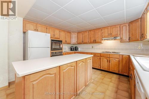 106 Kenpark Avenue, Brampton, ON - Indoor Photo Showing Kitchen With Double Sink