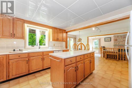 106 Kenpark Avenue, Brampton, ON - Indoor Photo Showing Kitchen