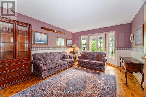 106 Kenpark Avenue, Brampton, ON - Indoor Photo Showing Living Room