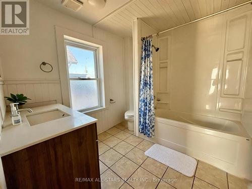 280 Lansdowne Street W, Peterborough (Ashburnham Ward 4), ON - Indoor Photo Showing Bathroom
