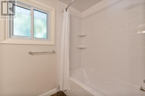 47 Shavian Boulevard, London North (North A), ON - Indoor Photo Showing Bathroom