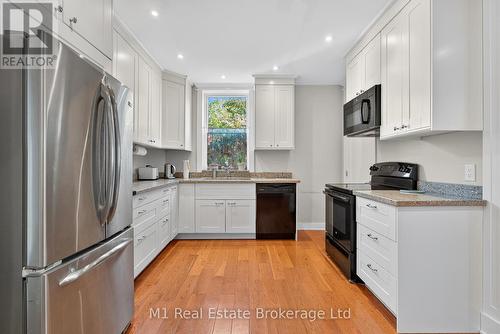 60 Howitt Street, Guelph (St. Patrick'S Ward), ON - Indoor Photo Showing Kitchen With Upgraded Kitchen