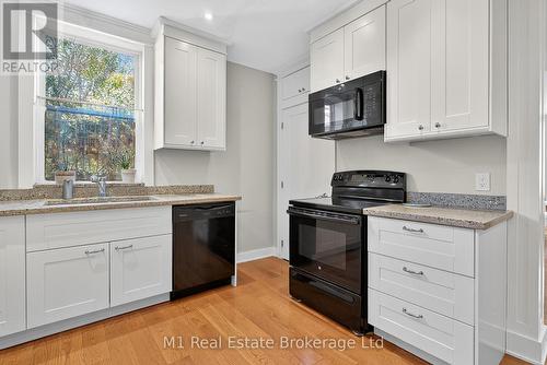 60 Howitt Street, Guelph (St. Patrick'S Ward), ON - Indoor Photo Showing Kitchen