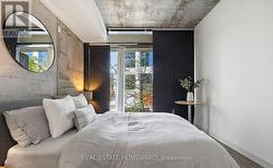 TH9 - 25 STAFFORD STREET  Toronto, ON M5V 0G3