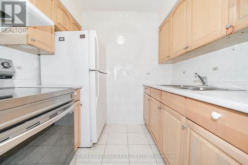 411 - 50 Lotherton Pathway, Toronto, ON - Indoor Photo Showing Kitchen