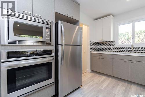 2406 Cairns Avenue, Saskatoon, SK - Indoor Photo Showing Kitchen