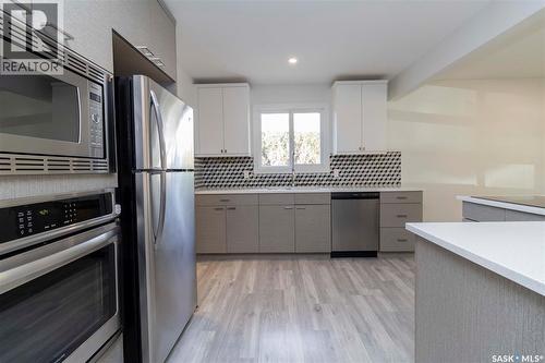 2406 Cairns Avenue, Saskatoon, SK - Indoor Photo Showing Kitchen