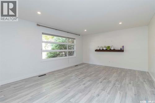 2406 Cairns Avenue, Saskatoon, SK - Indoor