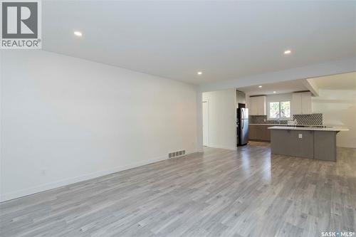 2406 Cairns Avenue, Saskatoon, SK - Indoor