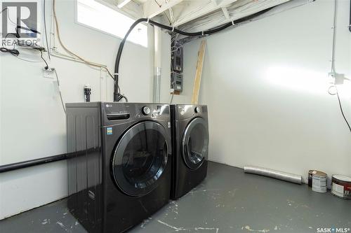 2406 Cairns Avenue, Saskatoon, SK - Indoor Photo Showing Laundry Room