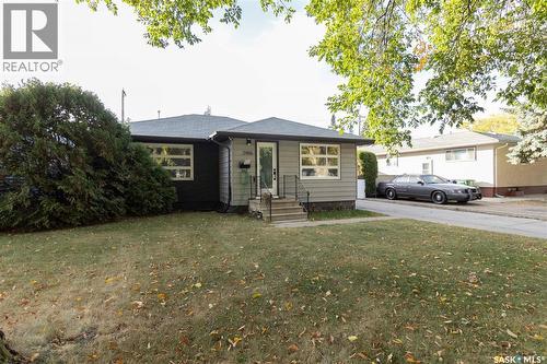 2406 Cairns Avenue, Saskatoon, SK - Outdoor