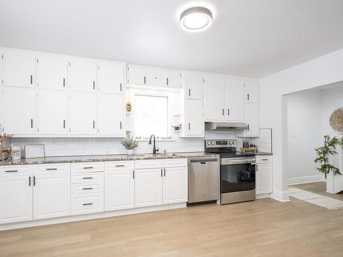 598 Van Norman Street, Thunder Bay, ON - Indoor Photo Showing Kitchen With Stainless Steel Kitchen