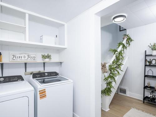 598 Van Norman Street, Thunder Bay, ON - Indoor Photo Showing Laundry Room