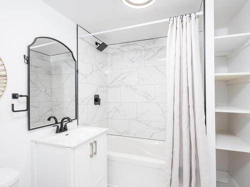 598 Van Norman Street, Thunder Bay, ON - Indoor Photo Showing Bathroom