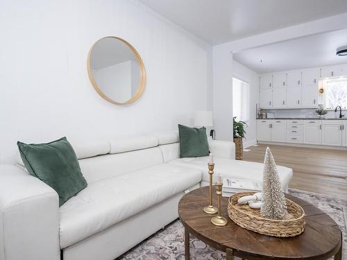 598 Van Norman Street, Thunder Bay, ON - Indoor Photo Showing Living Room