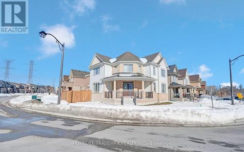 2577 BANDSMAN CRESCENT  Oshawa, ON L1L 0M2