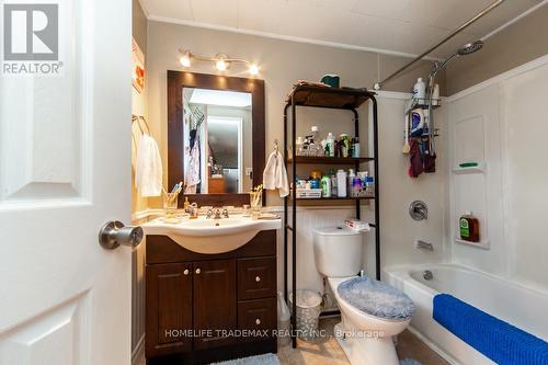 619 Willow Street, Shelburne, ON - Indoor Photo Showing Bathroom
